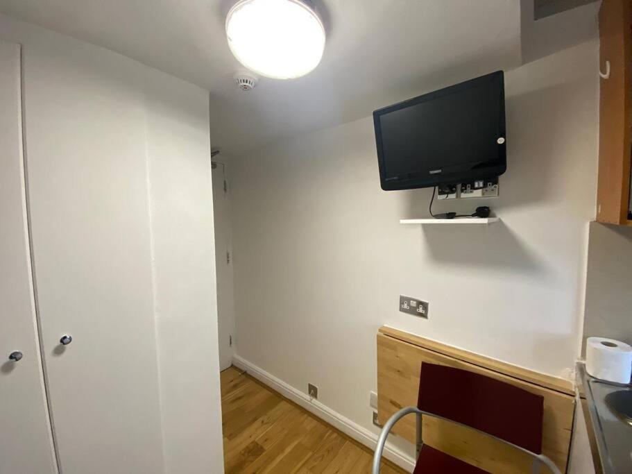 F14- Single Studio Shared Shower/Toilet Near Paddington Londen Buitenkant foto