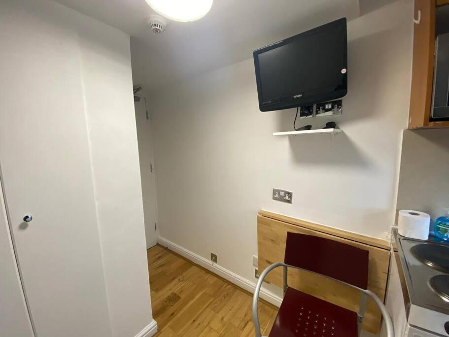 F14- Single Studio Shared Shower/Toilet Near Paddington Londen Buitenkant foto