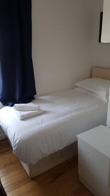 F14- Single Studio Shared Shower/Toilet Near Paddington Londen Buitenkant foto